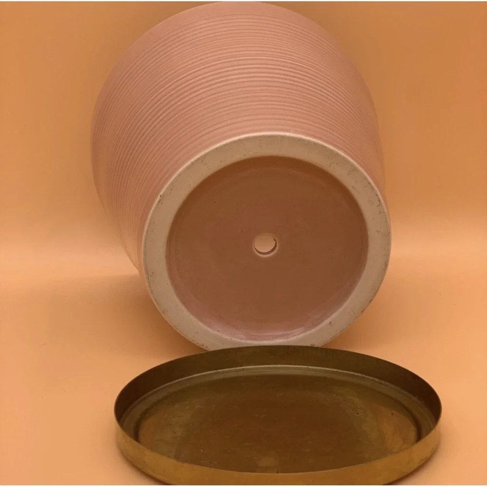 Modern‎ Ribbed Ceramic Planter Pot with Gold Saucer Light pink